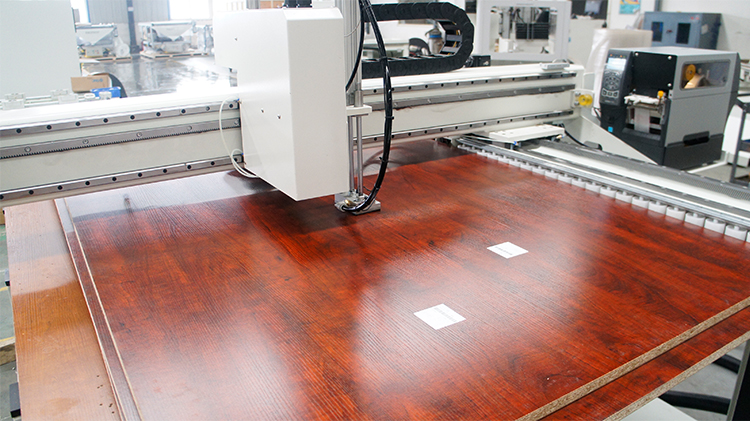 Kasutades EXCITECH CNC-töötlemiskeskuse seadmeid koos karusselltööriistade ajakirjaga, lõi Henan-DAESHIN DASHIN HOME DESIGN FACTORY, mis pälvis riikliku intelligentse tootmise pilootprojekti.