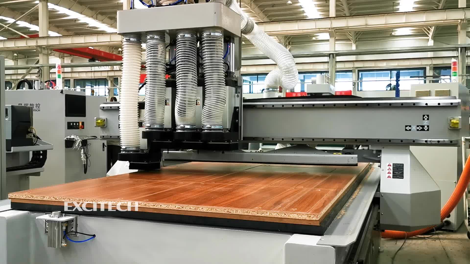 Excitech nelja-pealise töökeskuse CNC masin